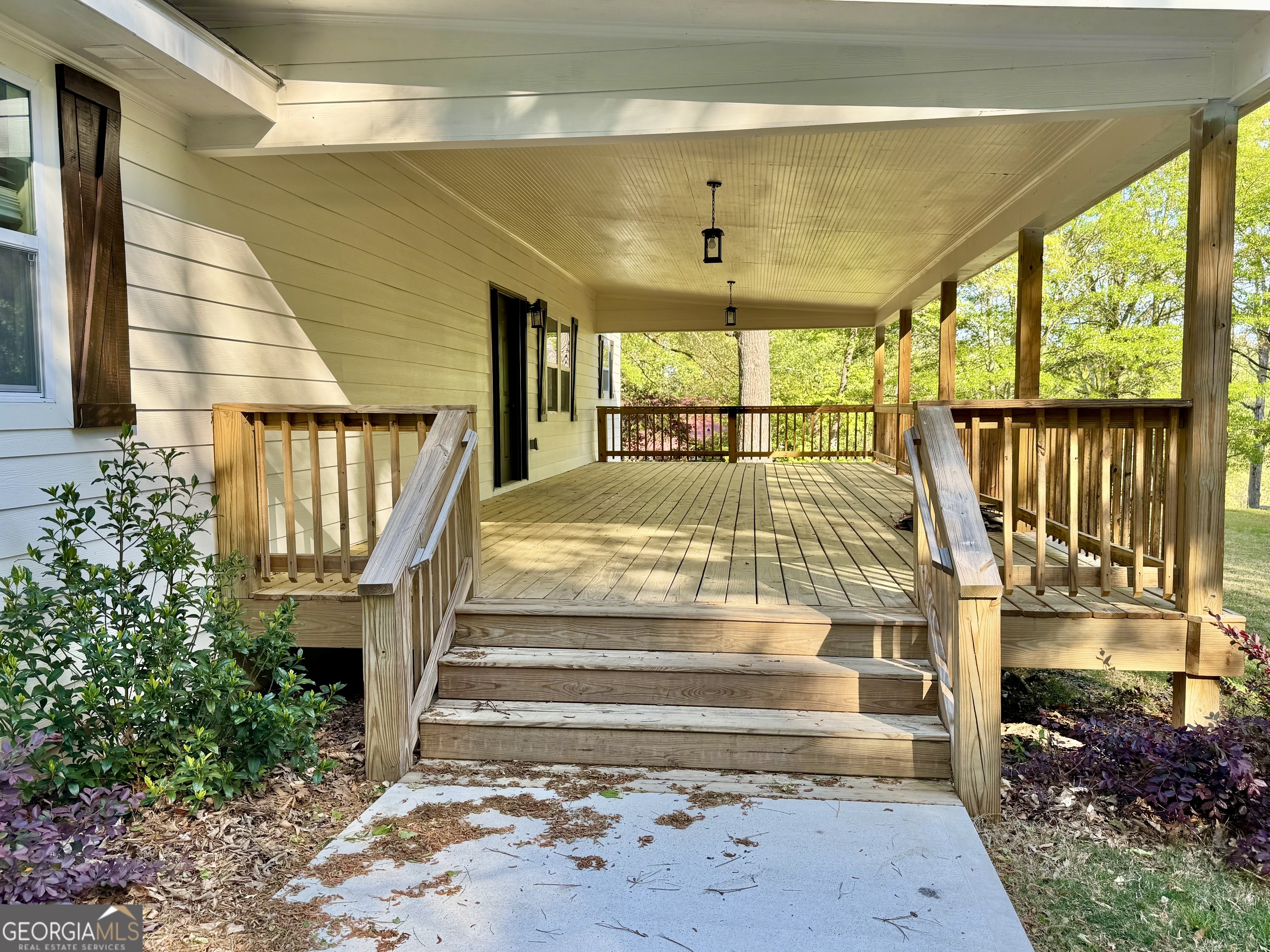 381 Brookwood DR W