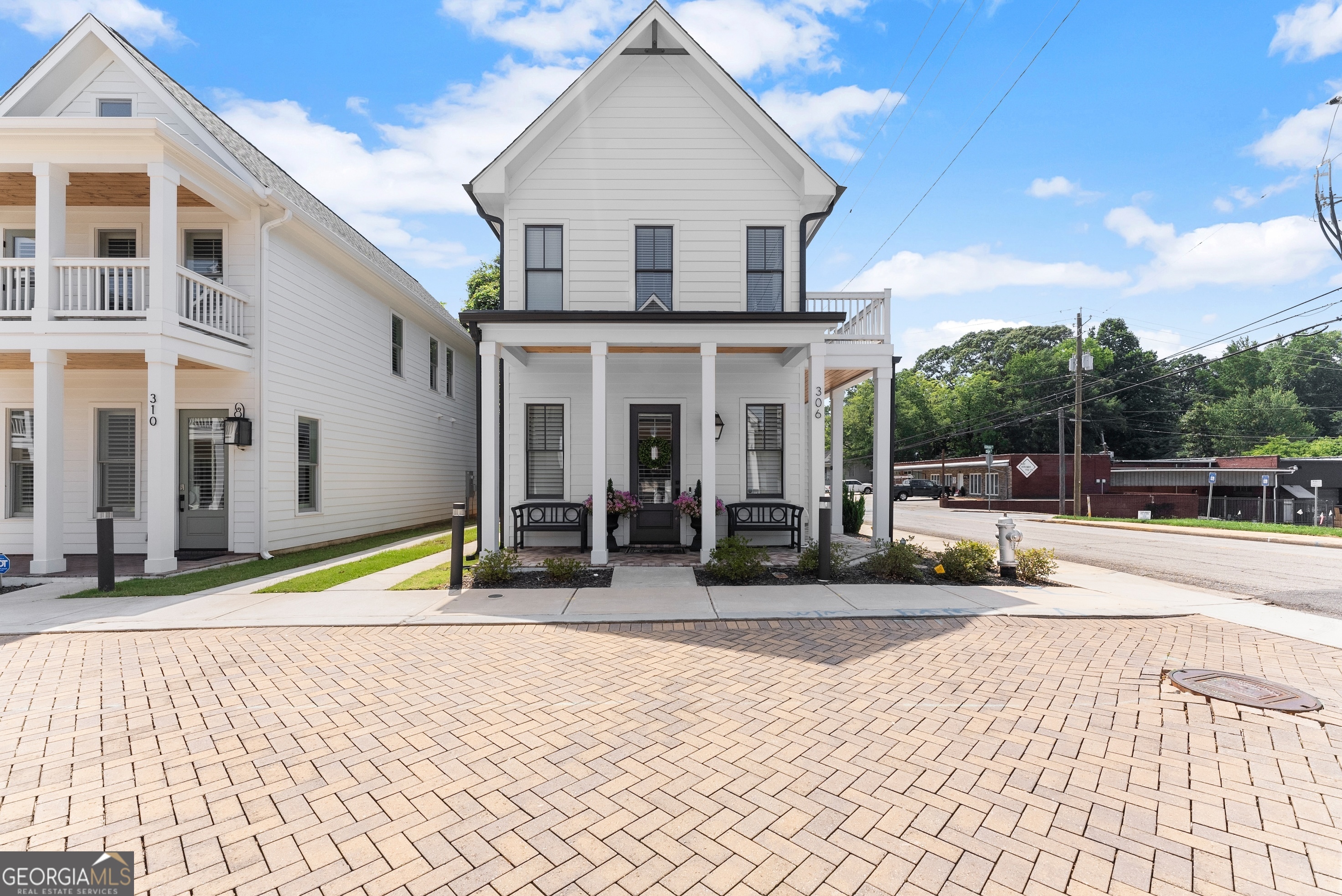 306 Clarendon CT SE