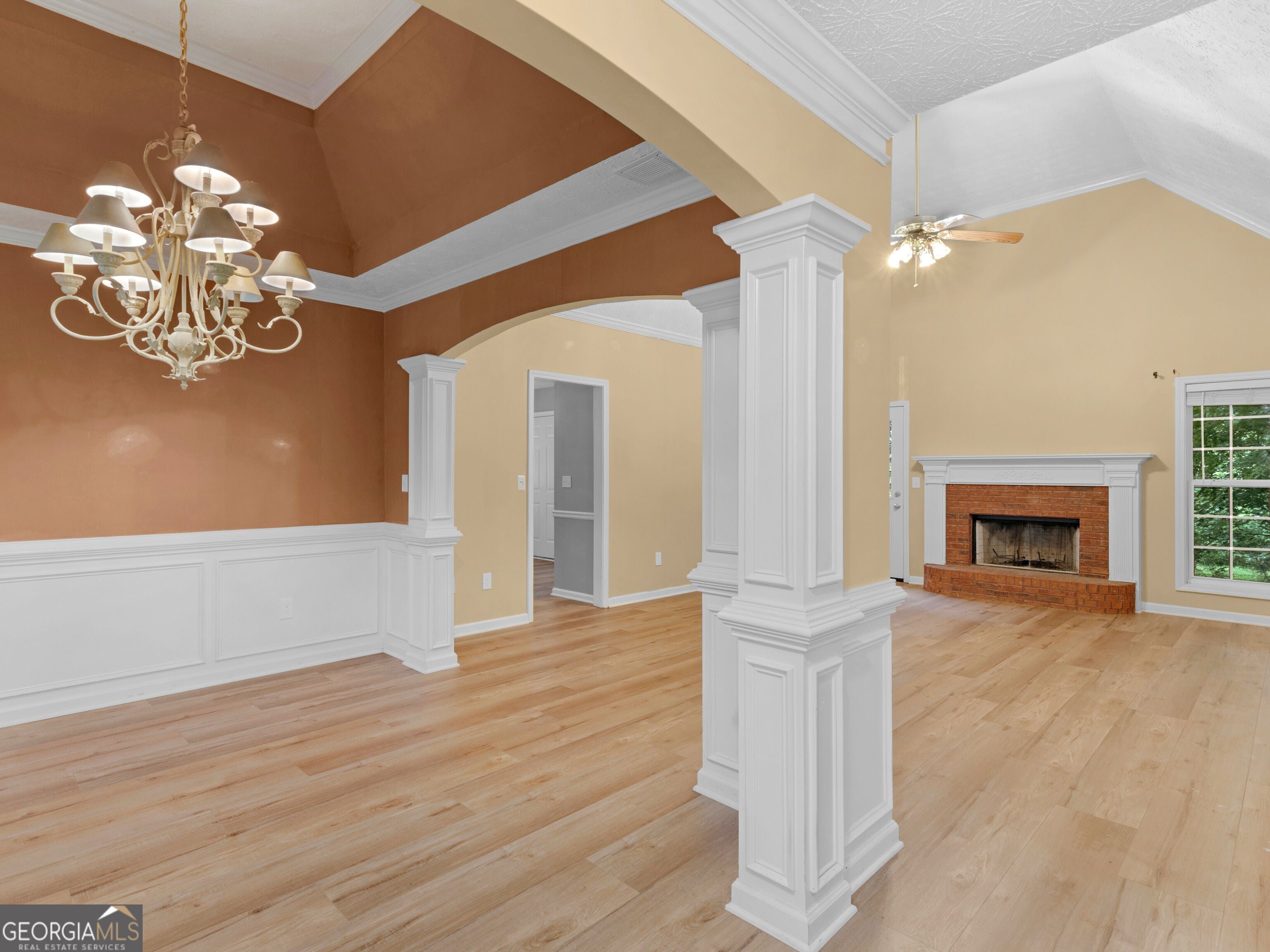207 Cobblestone LN