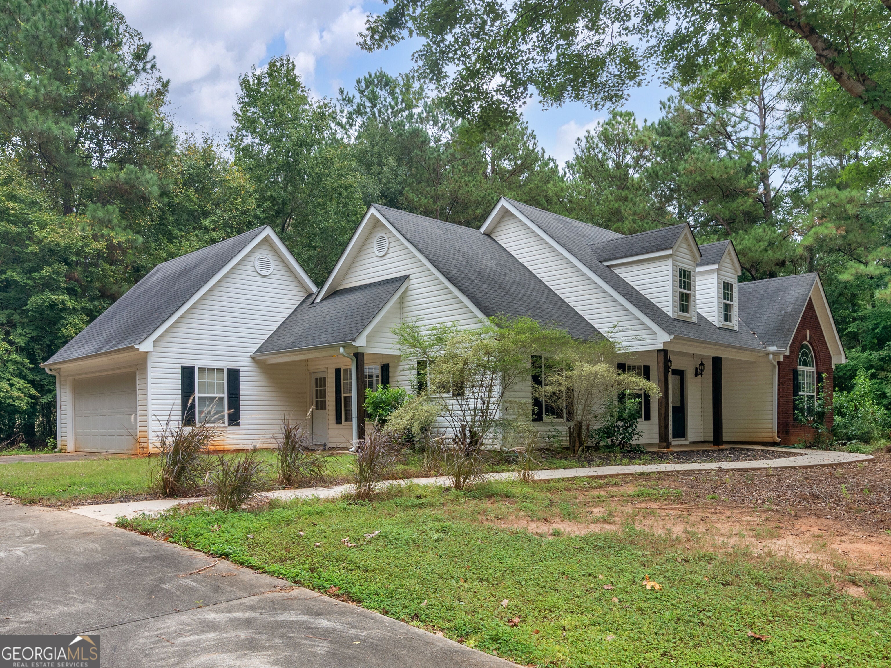 207 Cobblestone LN