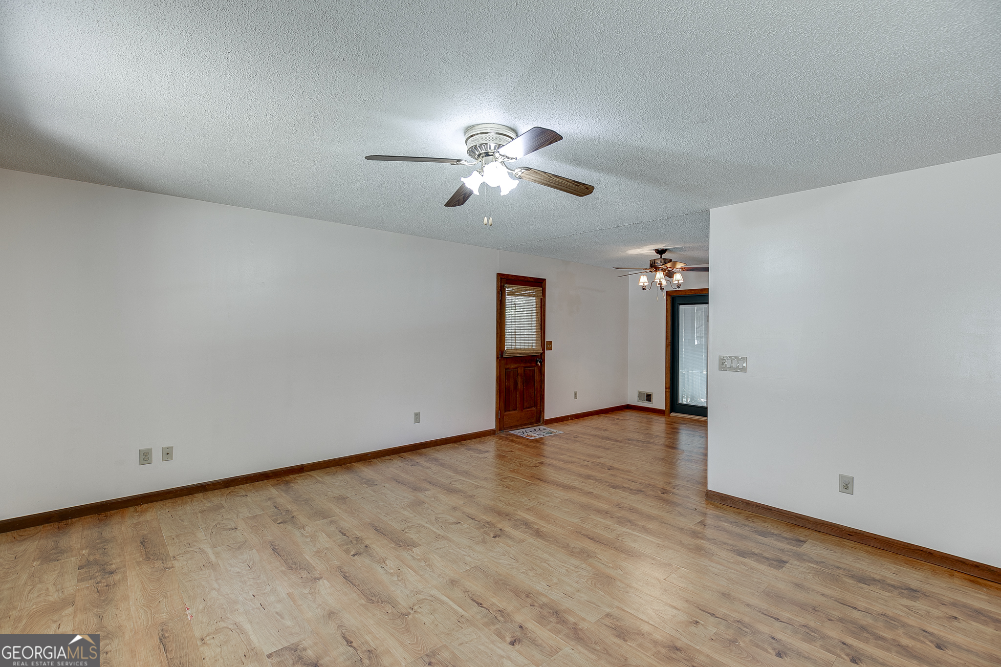 9625 Manor LN