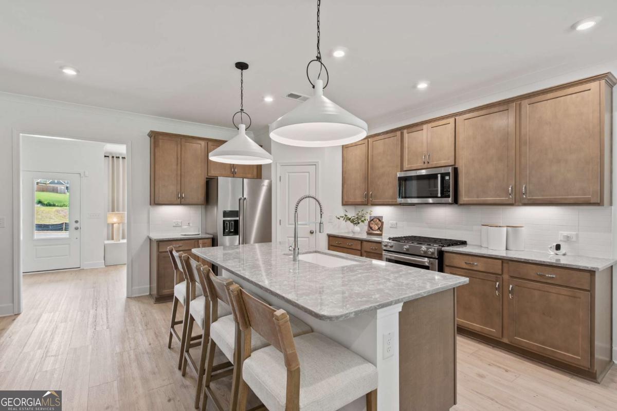 732 Mirror Lake PKWY