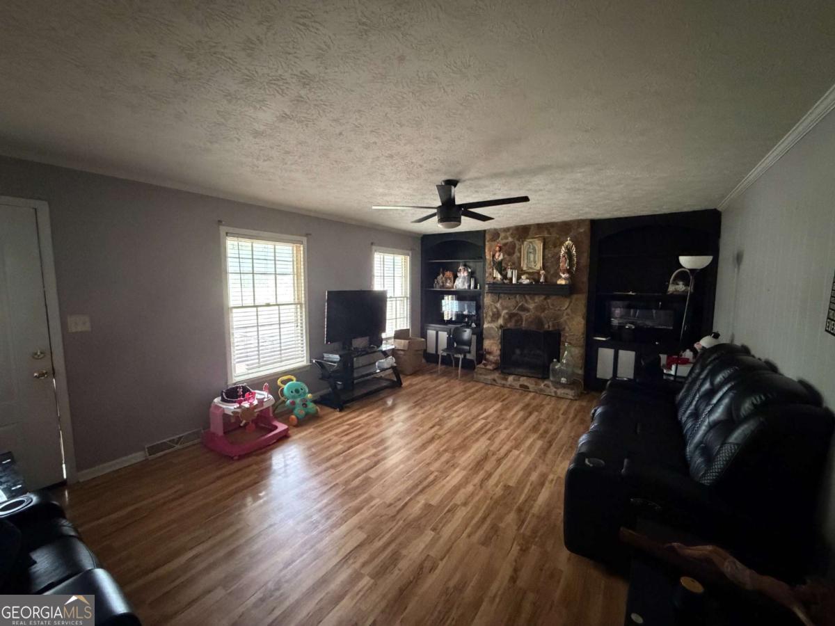 114 Shelia DR