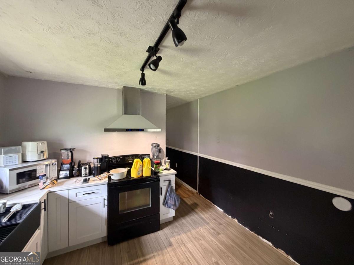 114 Shelia DR