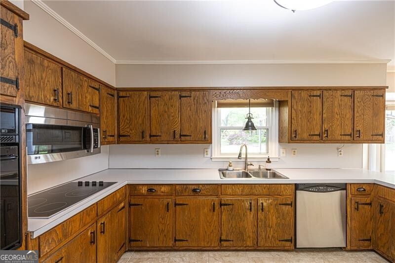 Tucker, Georgia 30084, United States, 3 Bedrooms Bedrooms, ,2 BathroomsBathrooms,Residential,Pending,112149