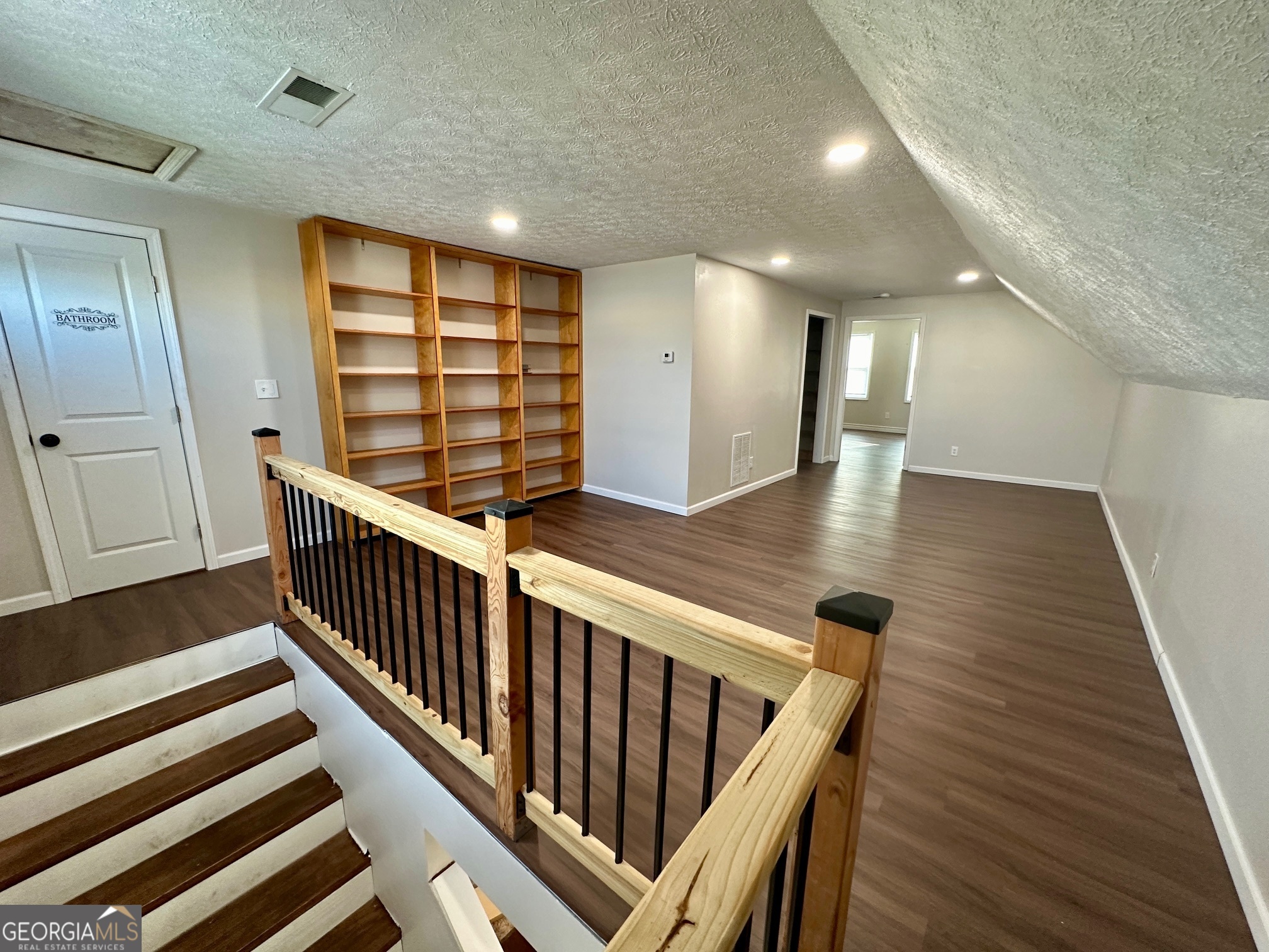 Office available for rent. Private entrance. Has two office spaces a common space and a small kitchenette area. Rental includes water, electricity, gas and internet. Business ready! Just bring your business!
