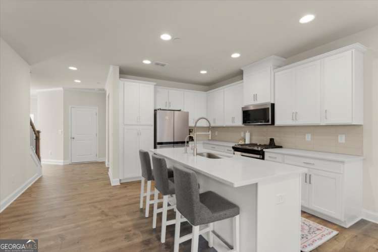 350 Hayden CIR