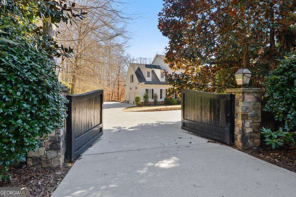 Photo of 1124 Moores Mill Road NW, Atlanta, GA 30327 (MLS # 10722918)