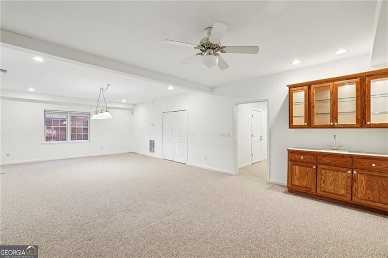 Cameron Manor - Residential