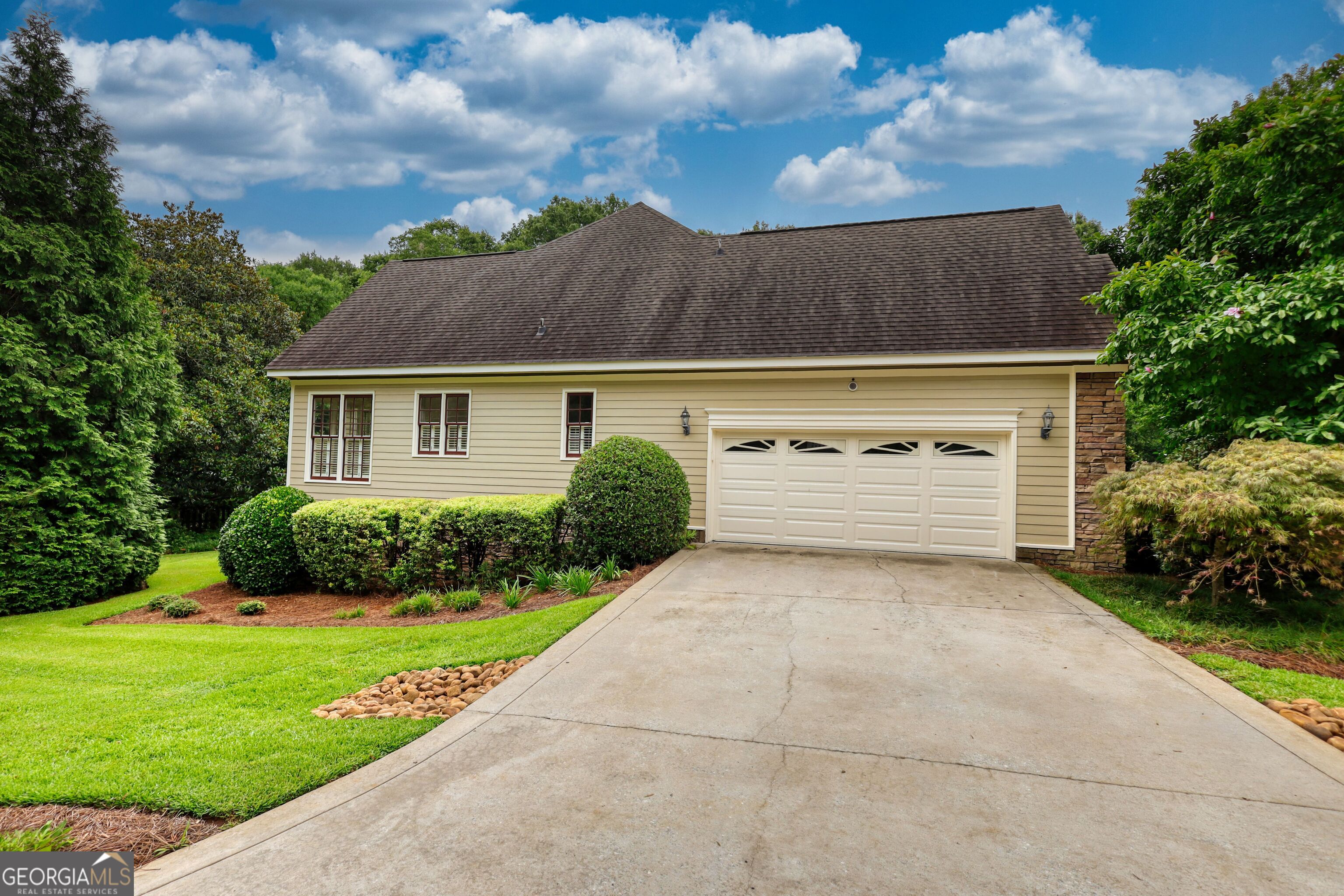 691 Skyline DR