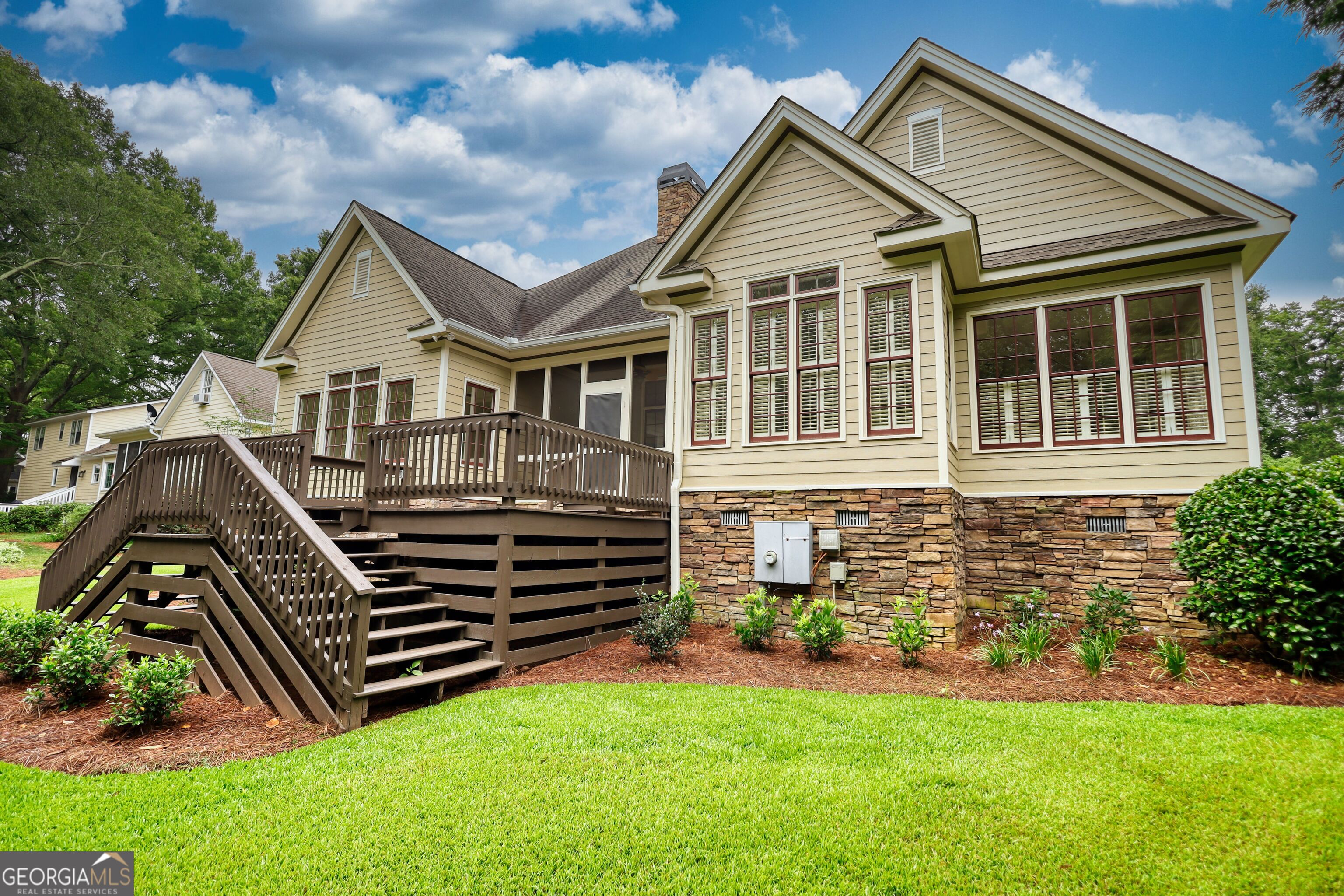 691 Skyline DR