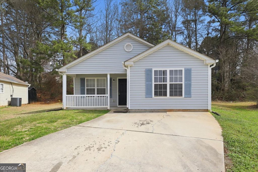 Photo of 1626 Hallmark Hills Dr, Griffin, GA 30223 (MLS # 10696957)
