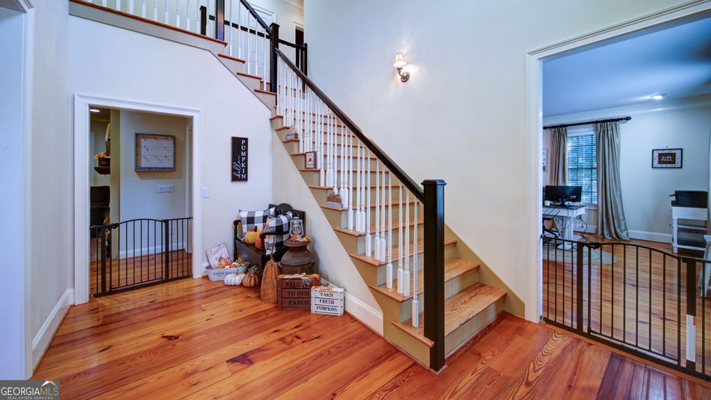 Photo of 5580 Point West Drive, Oakwood, GA 30566 (MLS # 10669782)