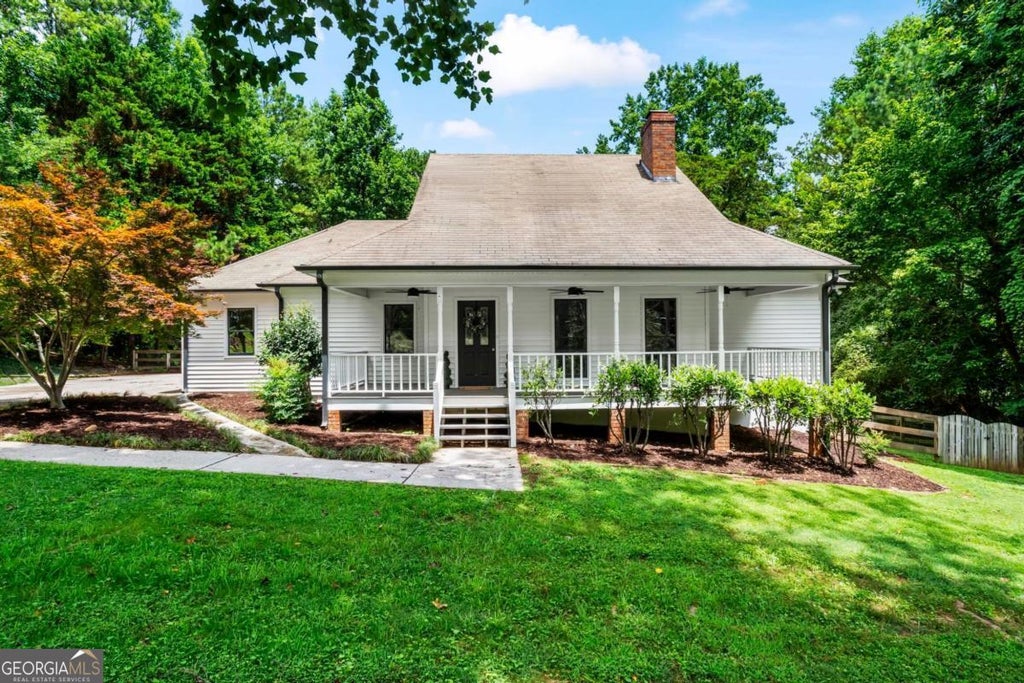 Photo of 410 Arliss Drive, Canton, GA 30115 (MLS # 10806372)