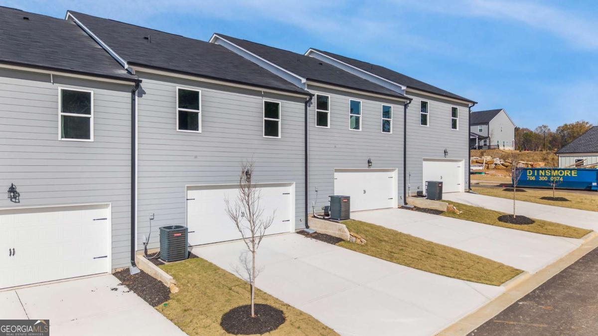 405 Whitehorse WAY 40