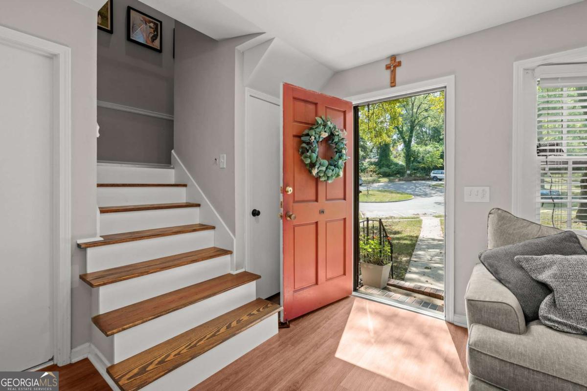 541 North White ST 12