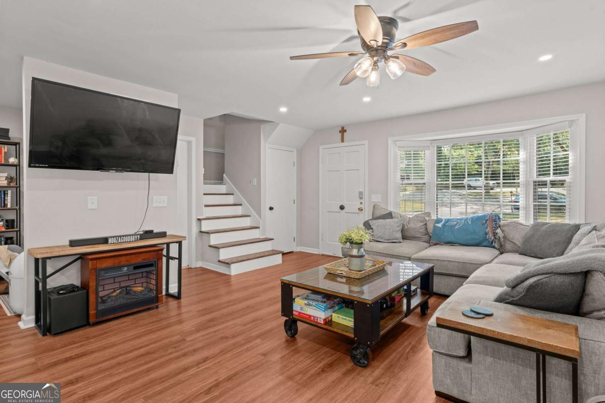 541 North White ST 12