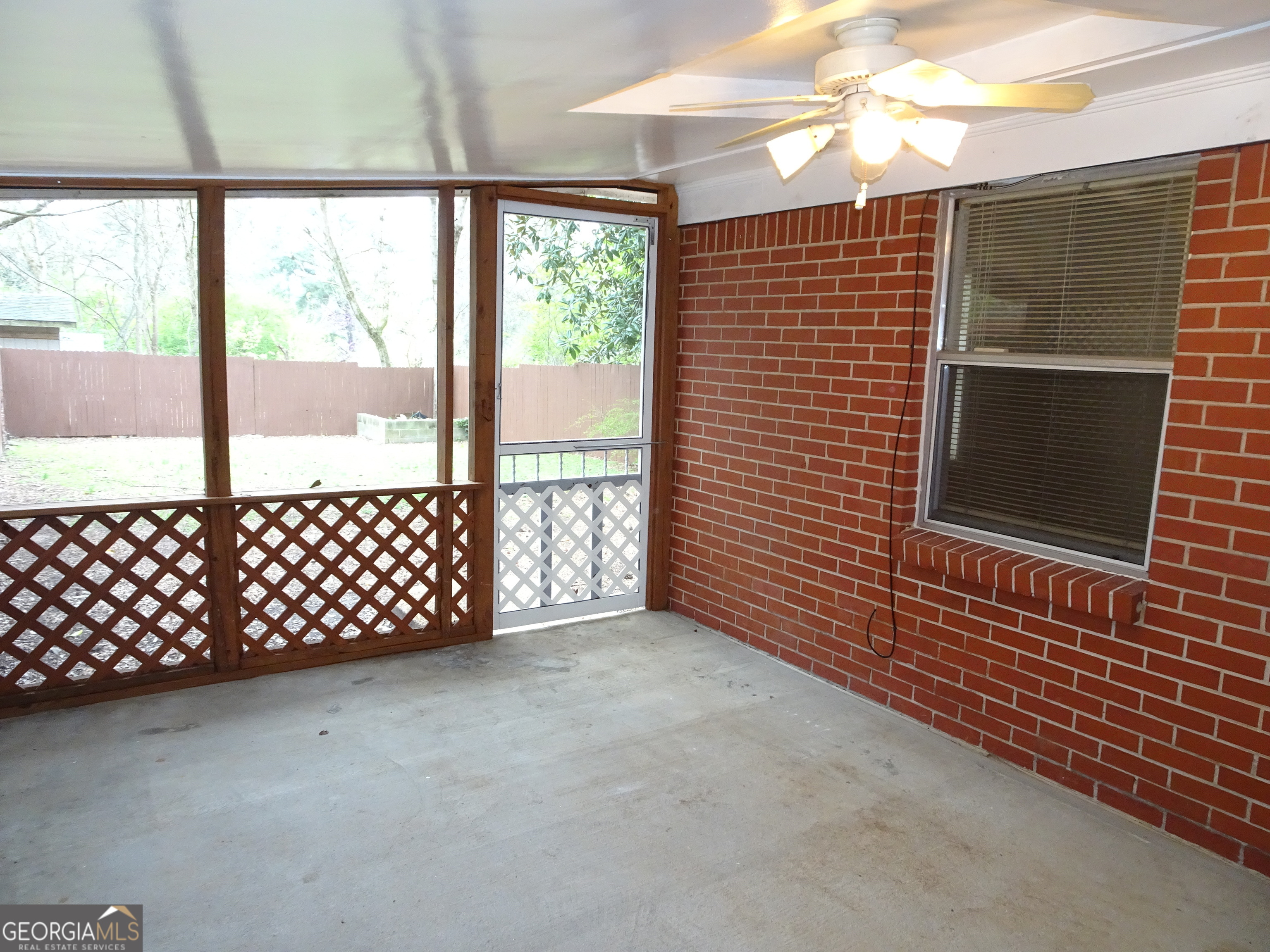 283 Lake DR