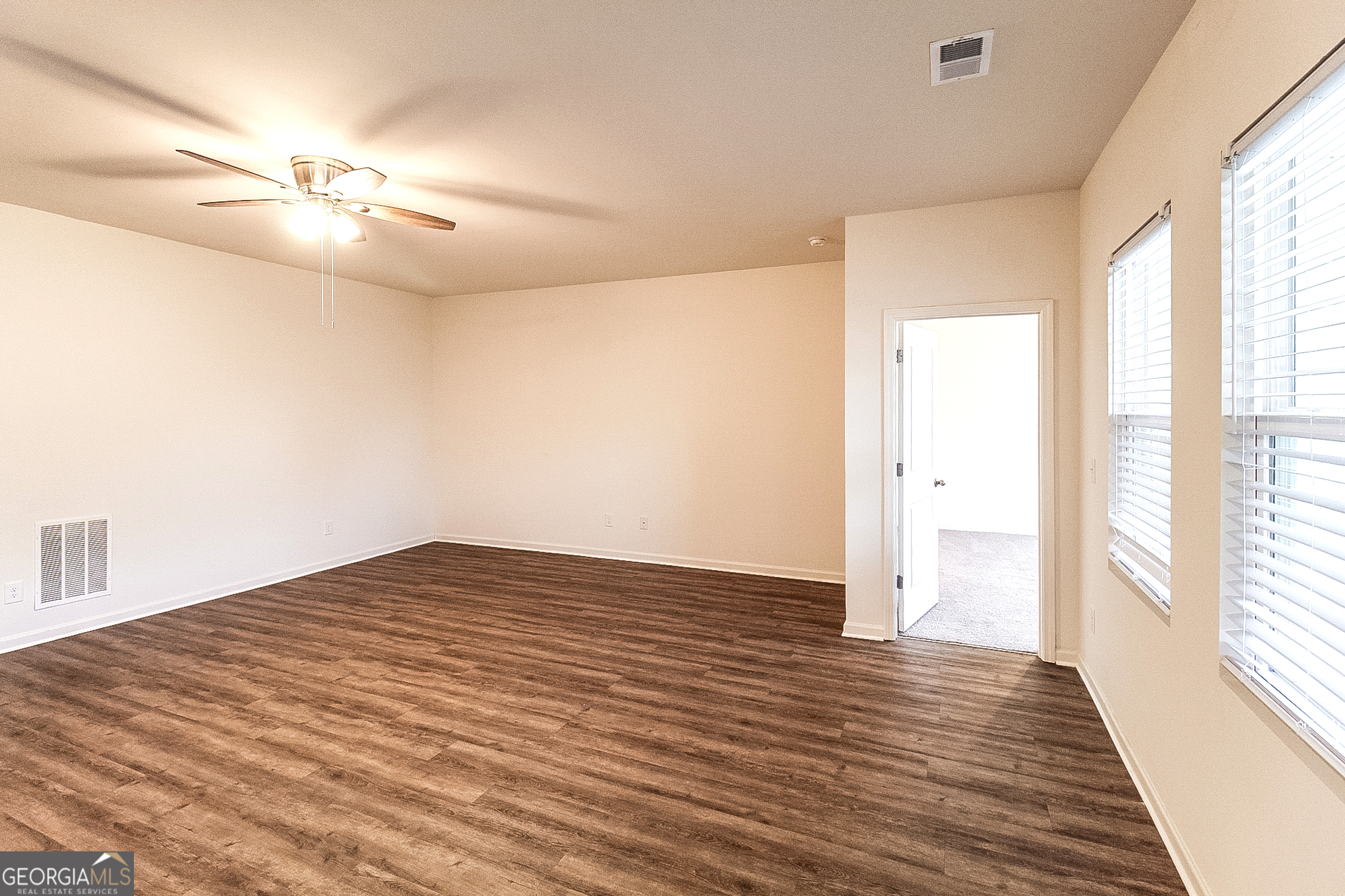 Streamwood Manor - Residential