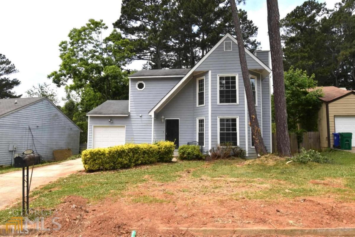 3 bedroom 2 1/2 bath, Recently renovated with Hardwood flooring, New Kitchen, New gas stove, Fenced backyard, screened patio. We will be closing with O'Kelley & Sorohan