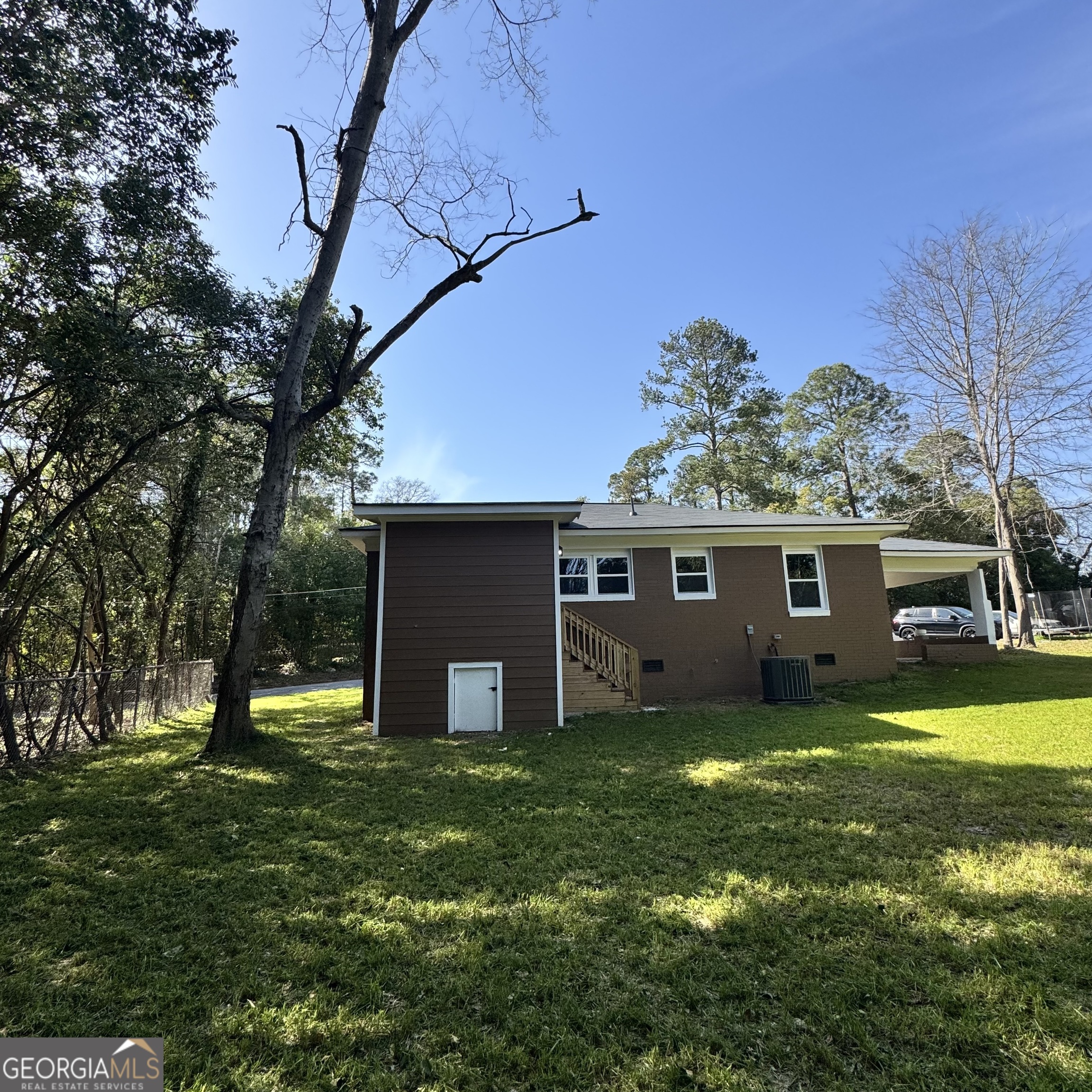 1425 Walls LN