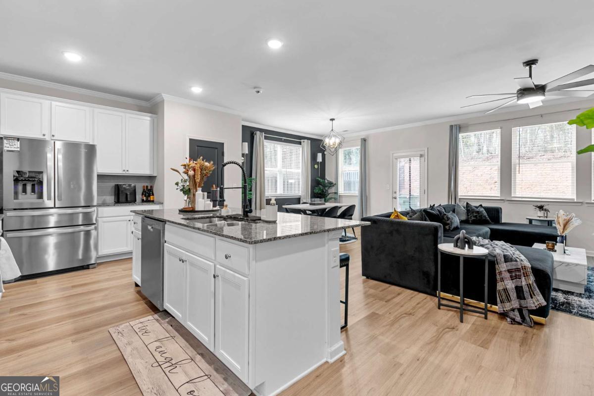 715 River Gardens DR SE