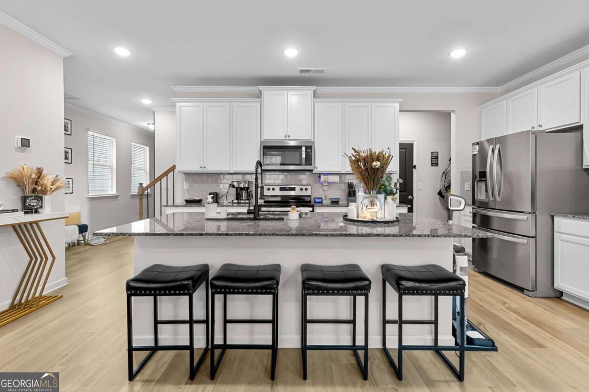 715 River Gardens DR SE