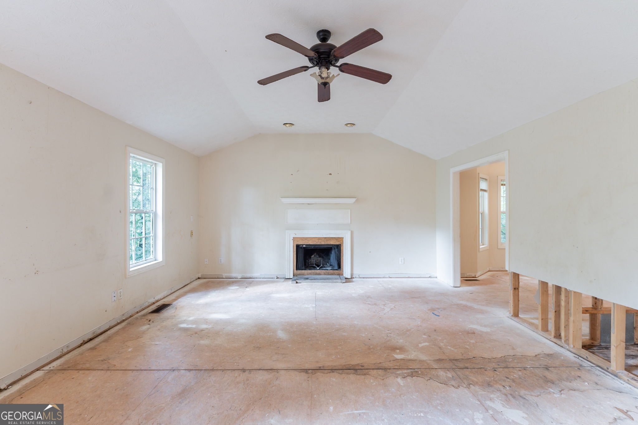 3930 Pine Tree LN