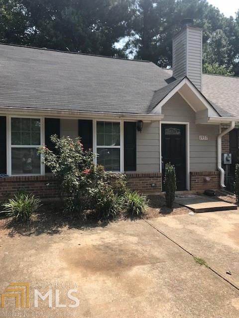 Spacious 2 bedroom 2 1/2 bath Condo in Fabulous Marietta neighborhood. The Home features a roommate floor plan on the upper level with each room having its own full bath. The Great Room is very large, featuring the Fireplace with Floor to Ceiling Stone and Beautiful Built Ins on the main level and has plenty of room for Entertaining! The Kitchen includes Stained Cabinets with view to the Dining Room Located on the Lower Level along with 1/2 bath and entrance to the Private Back Yard with Covered Patio. The home is currently occupied so please give 24 hours notice through Showing Time to view.