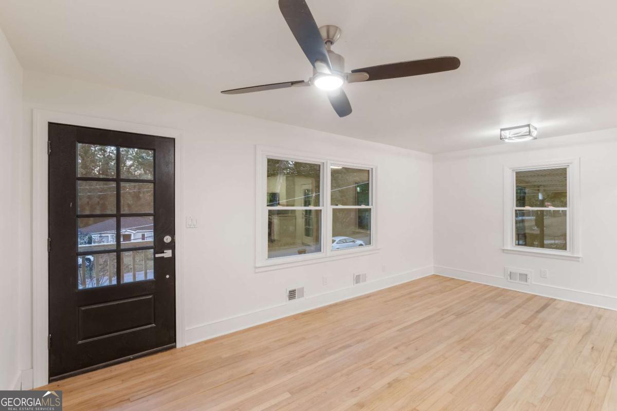 6048 BLACKHAWK TRL SE