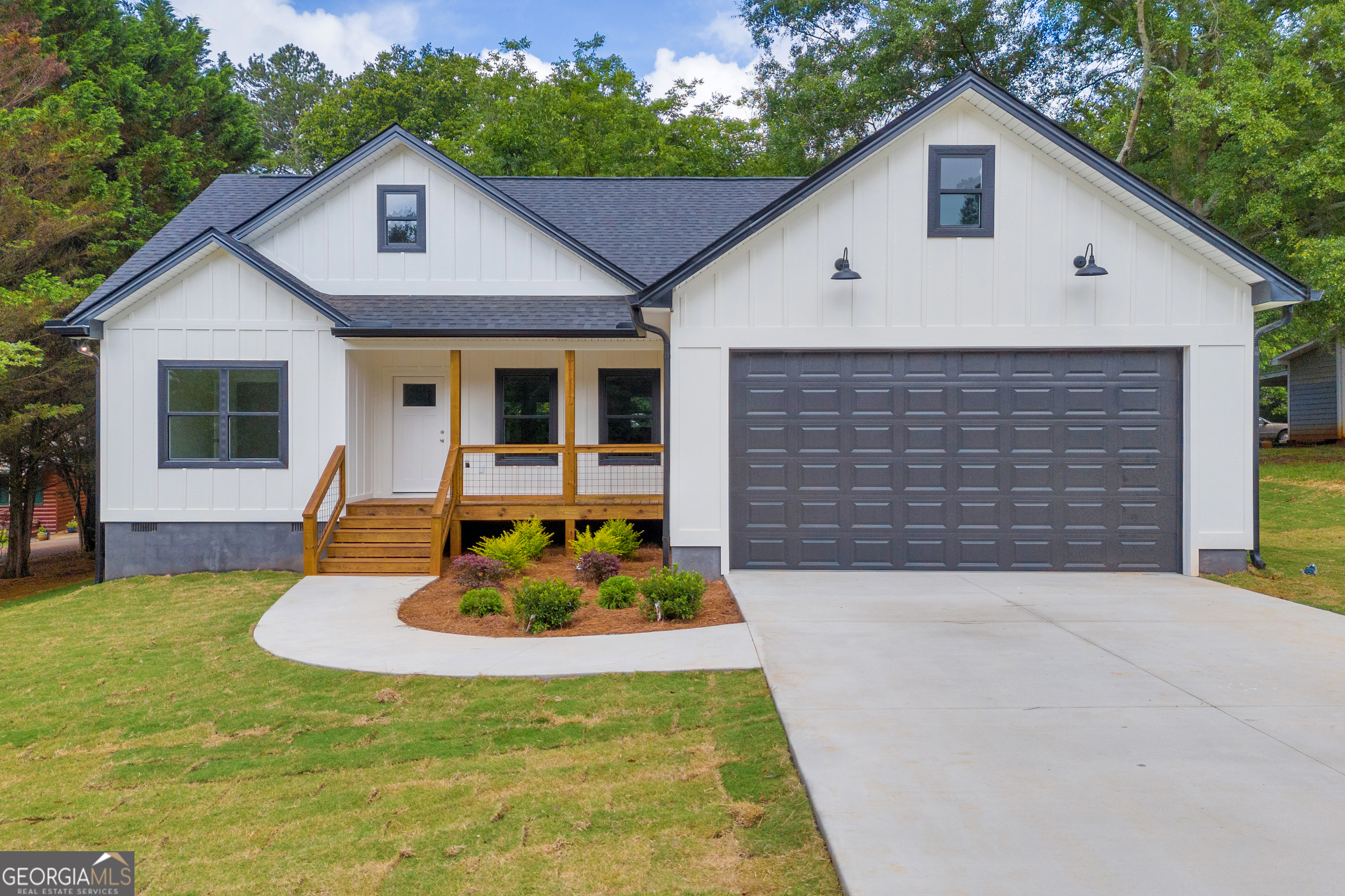 256 ADAMS PL