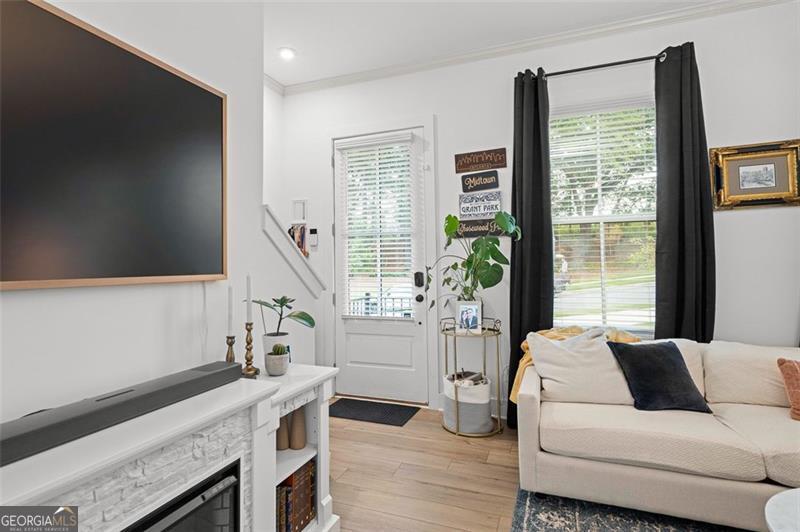 1328 Breezy SE
