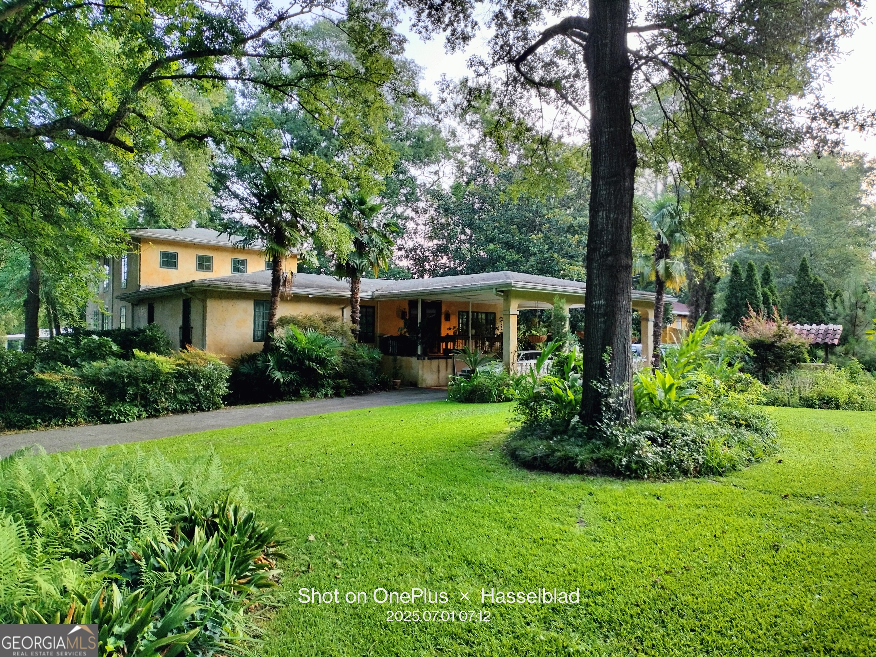 687 Lakeshore DR