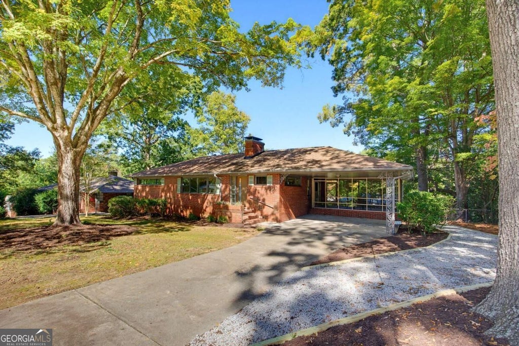Photo of 2319 Clearwater Drive SE, Marietta, GA 30067 (MLS # 10879863)
