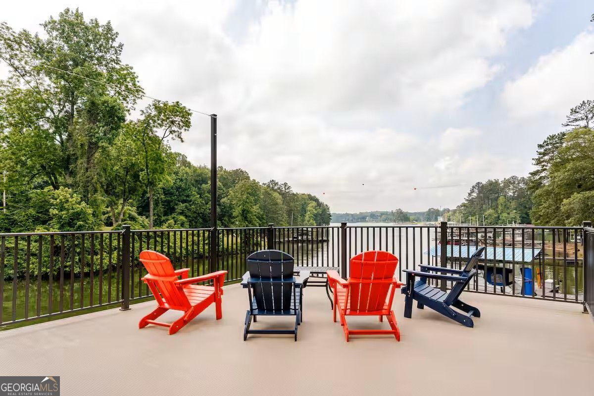 1056 Overlook DR