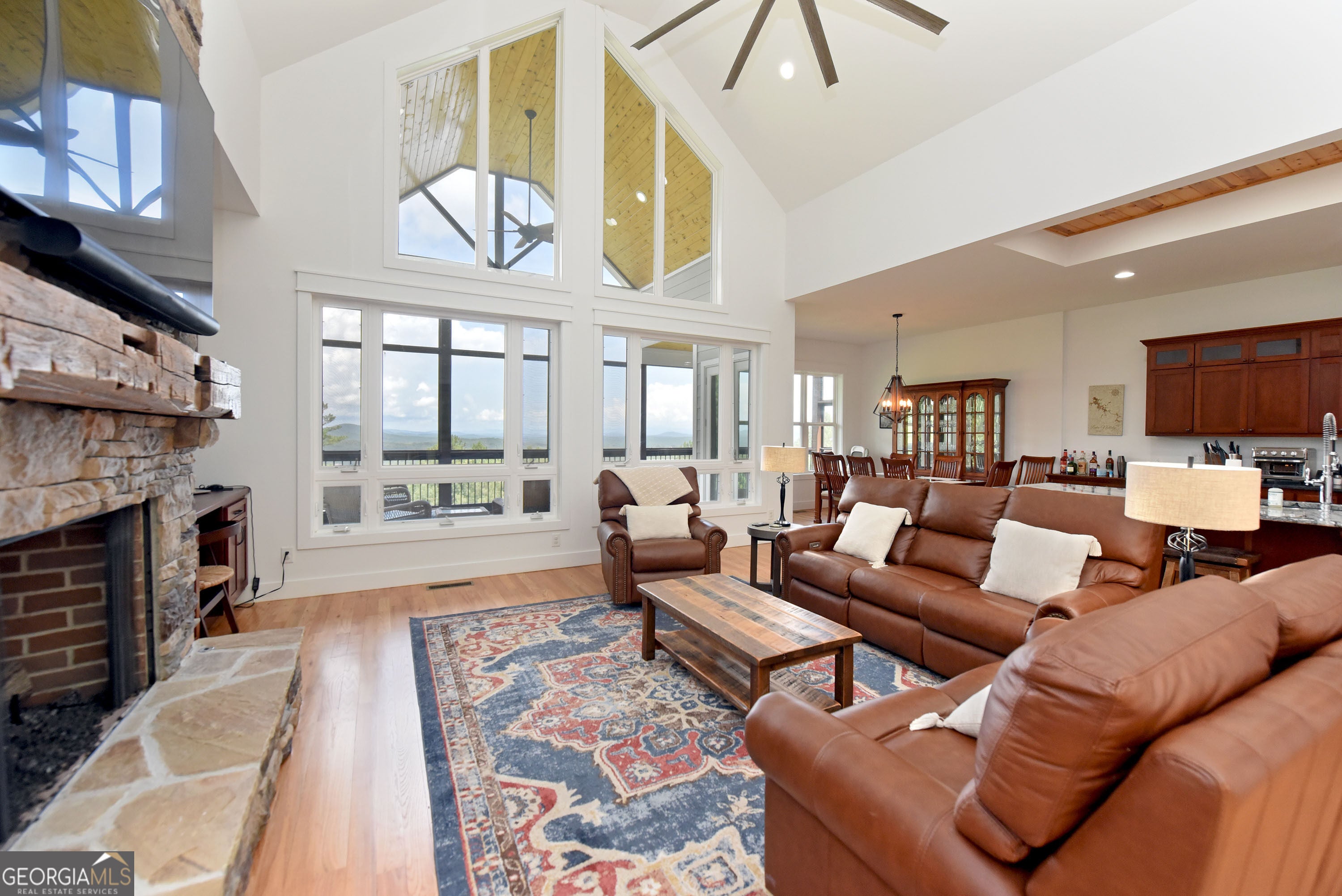 732 Ridge Pointe WAY