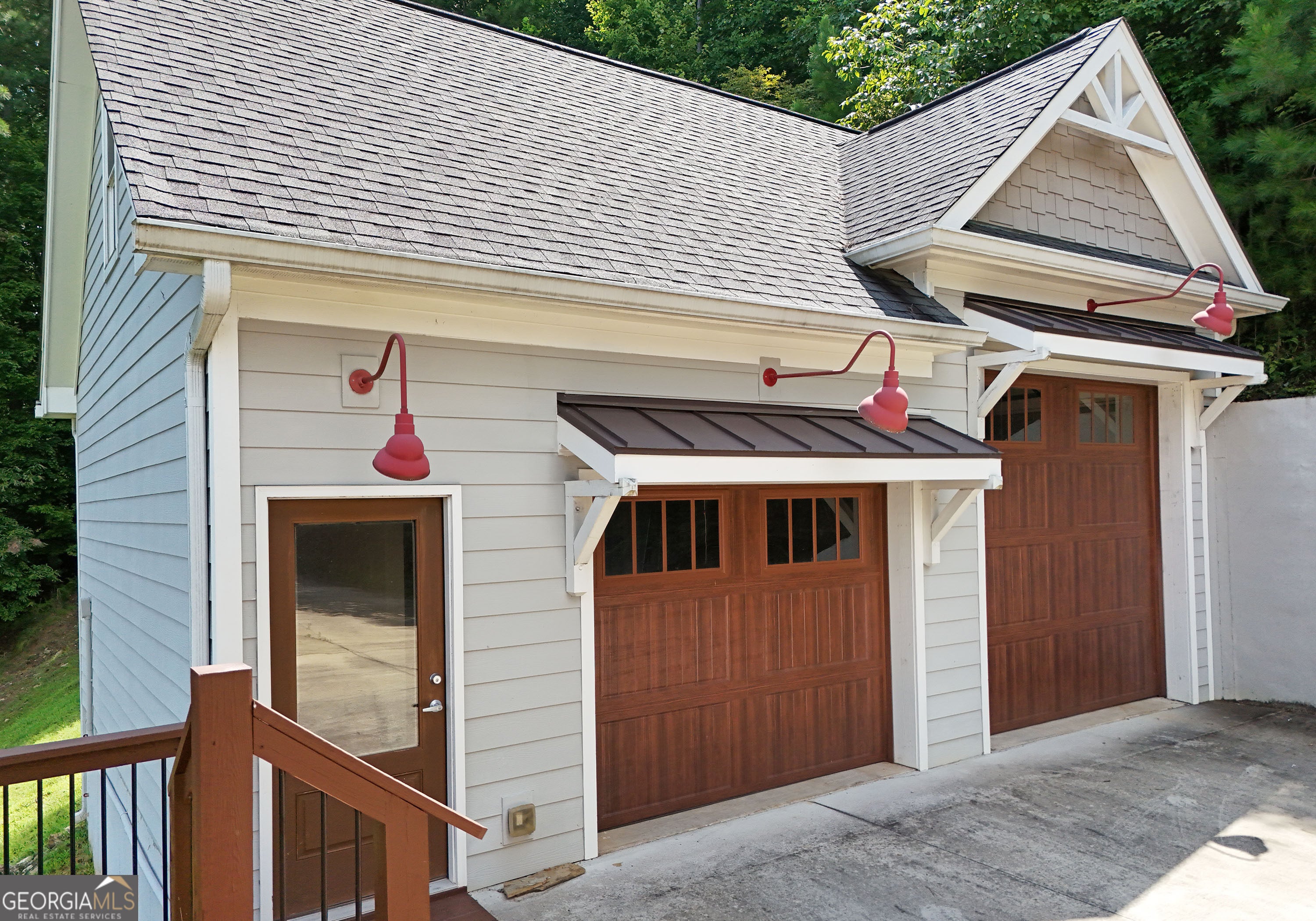 732 Ridge Pointe WAY