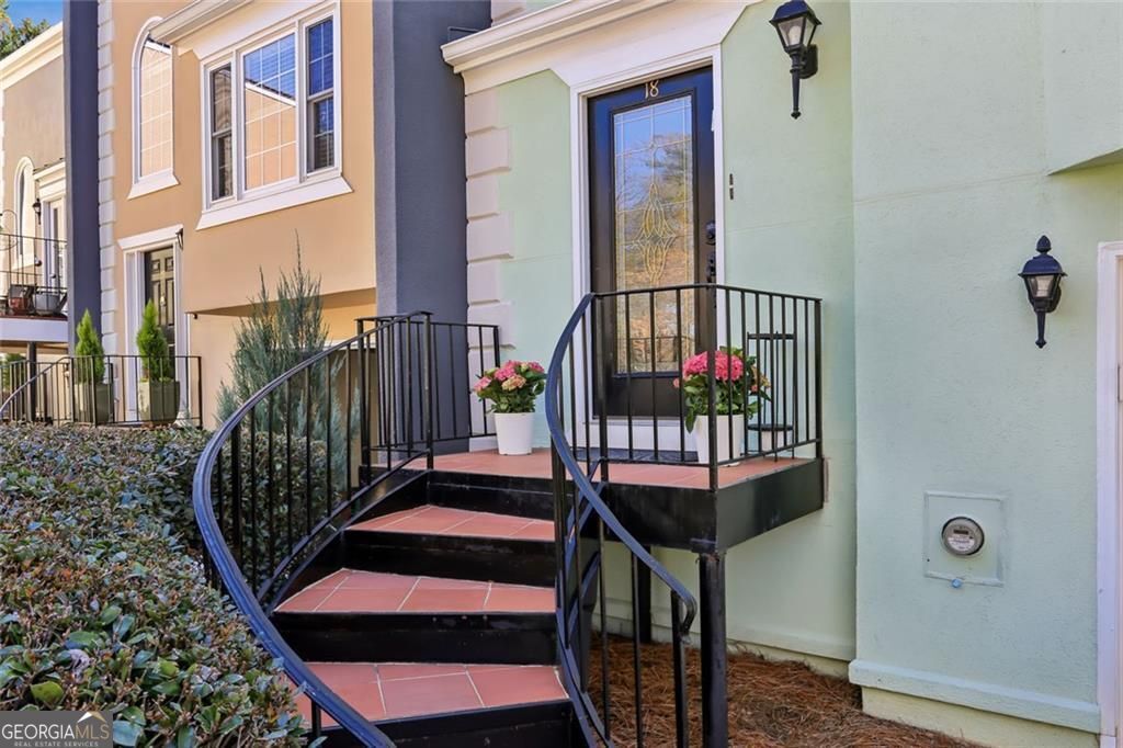 Photo of 18 Sycamore Station, Decatur, GA 30030 (MLS # 10716195)