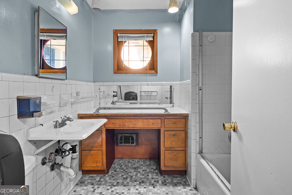 Forest Park, Georgia 30297, United States, ,Commercial,Active,238697