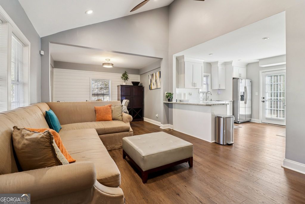 Photo of 1390 Almont Drive SW, Atlanta, GA 30310 (MLS # 10681361)