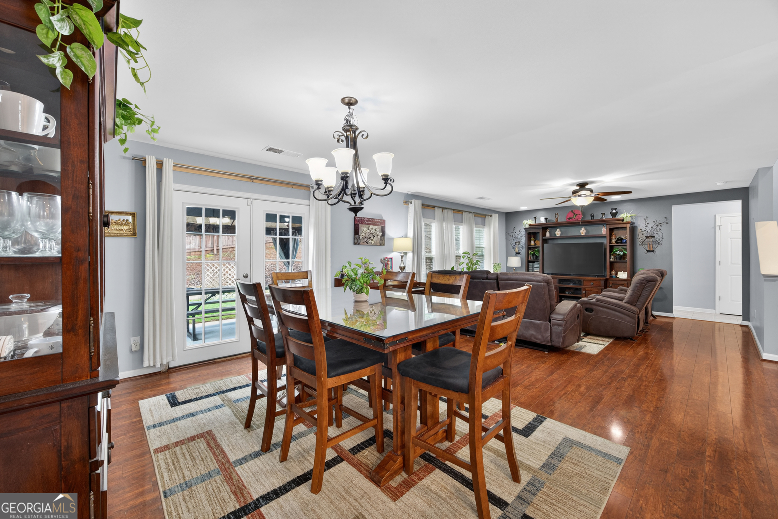 269 Edinburgh LN