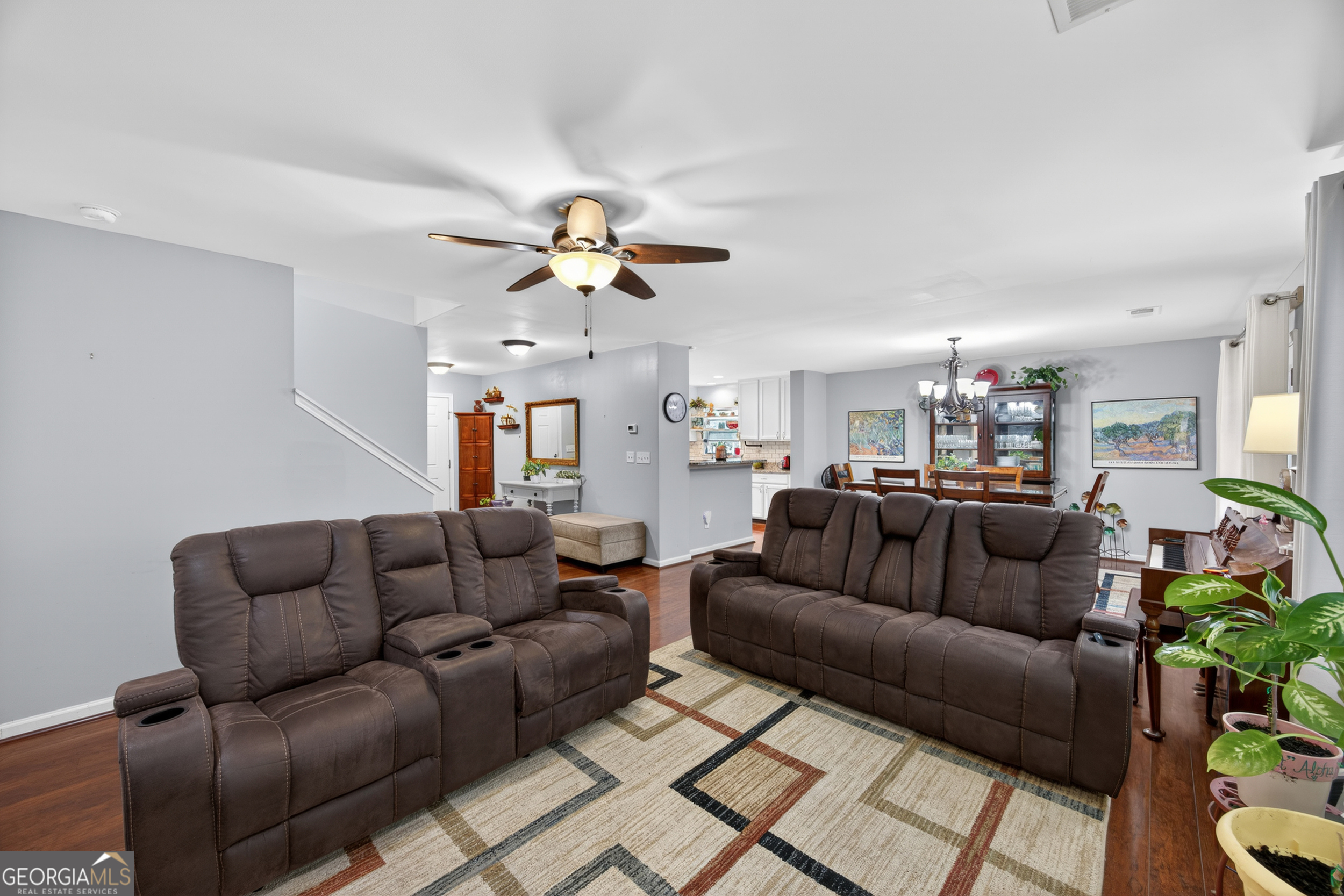 269 Edinburgh LN