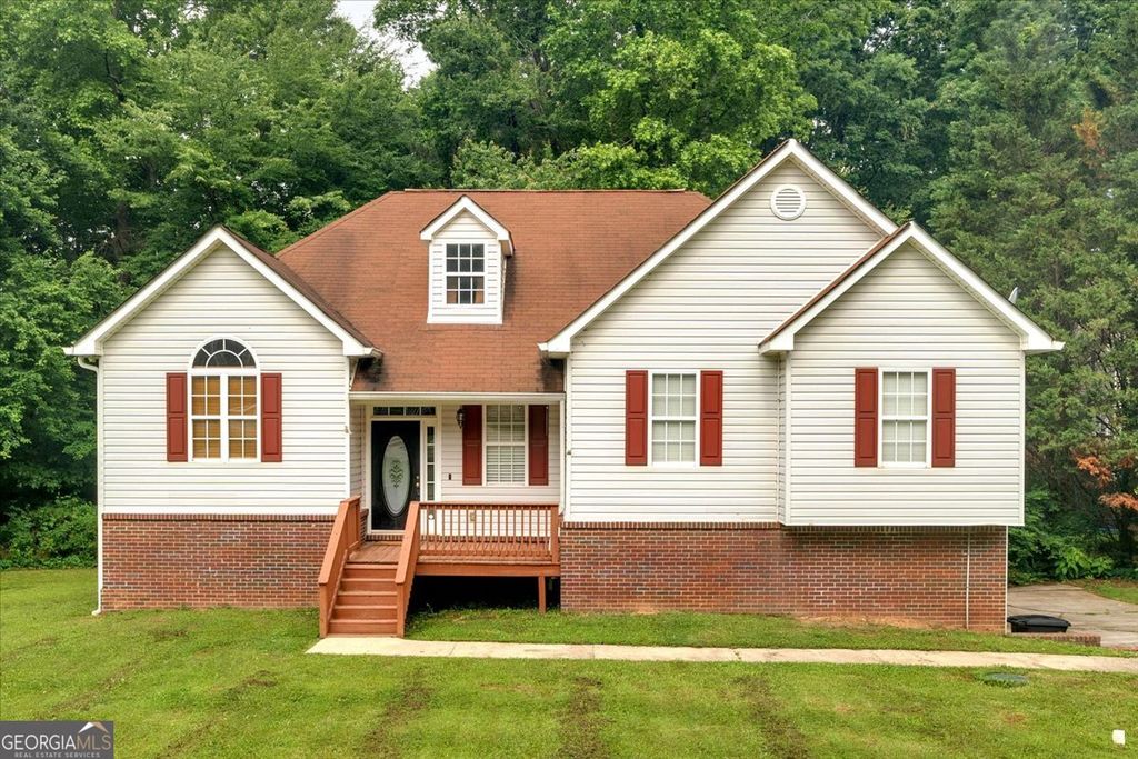 Photo of 185 White Oak Court, Carrollton, GA 30116 (MLS # 10721211)