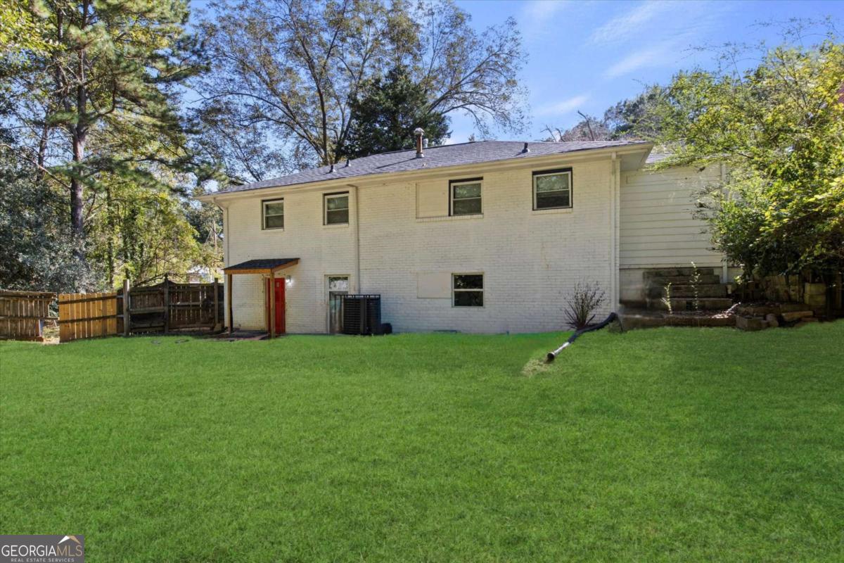 1801 Tiger Flowers DR NW