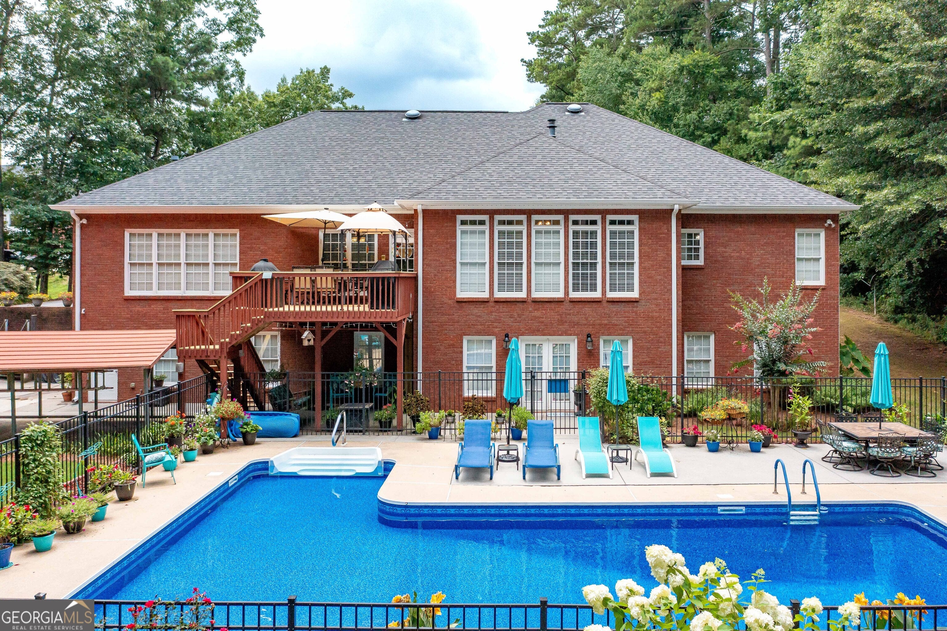 8227 Farmington LN