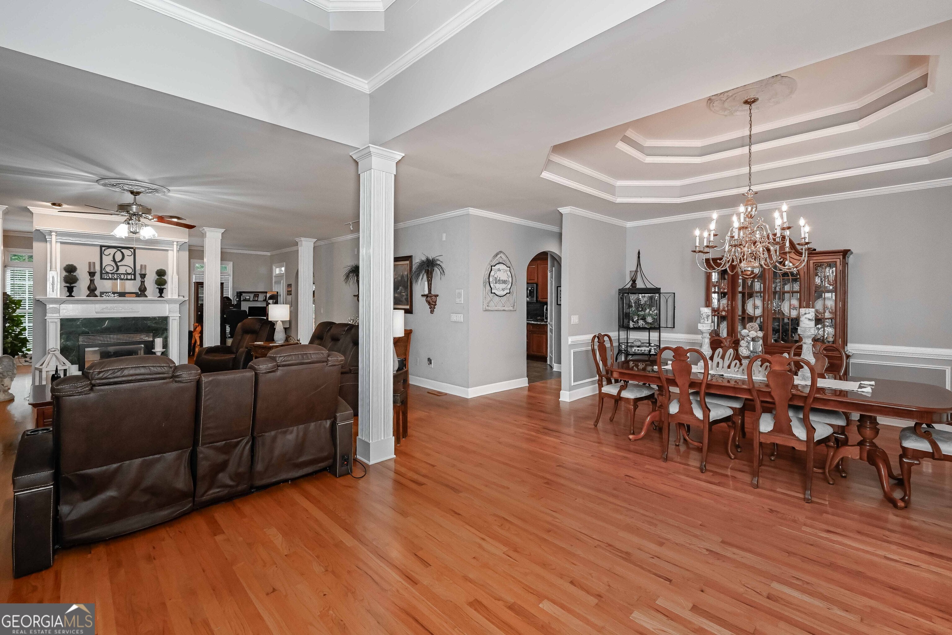 8227 Farmington LN