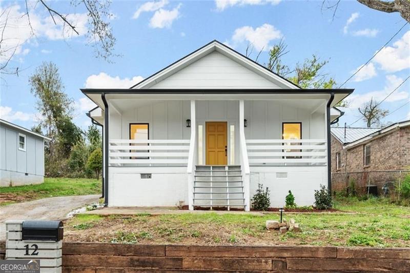 LOCATION LOCATION LOCATION !!!! This beautiful renovated home is located in Downtown Newnan!! This home is located near restaurants and main shopping centers. Featuring brand new kitchen cabinets, granite countertops, stainless steel appliances with open space concept. All new hardwood floors and fresh paint. This house has a mudroom and big laundry room in addition to the 5 bedrooms and 3 bathrooms
