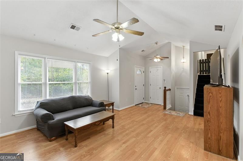 21 Whistle Stop DR SW