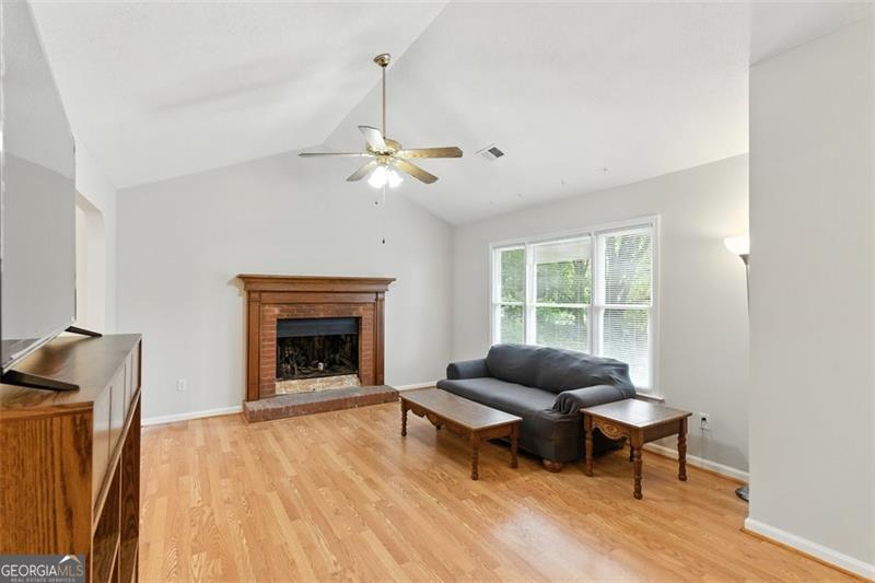 21 Whistle Stop DR SW