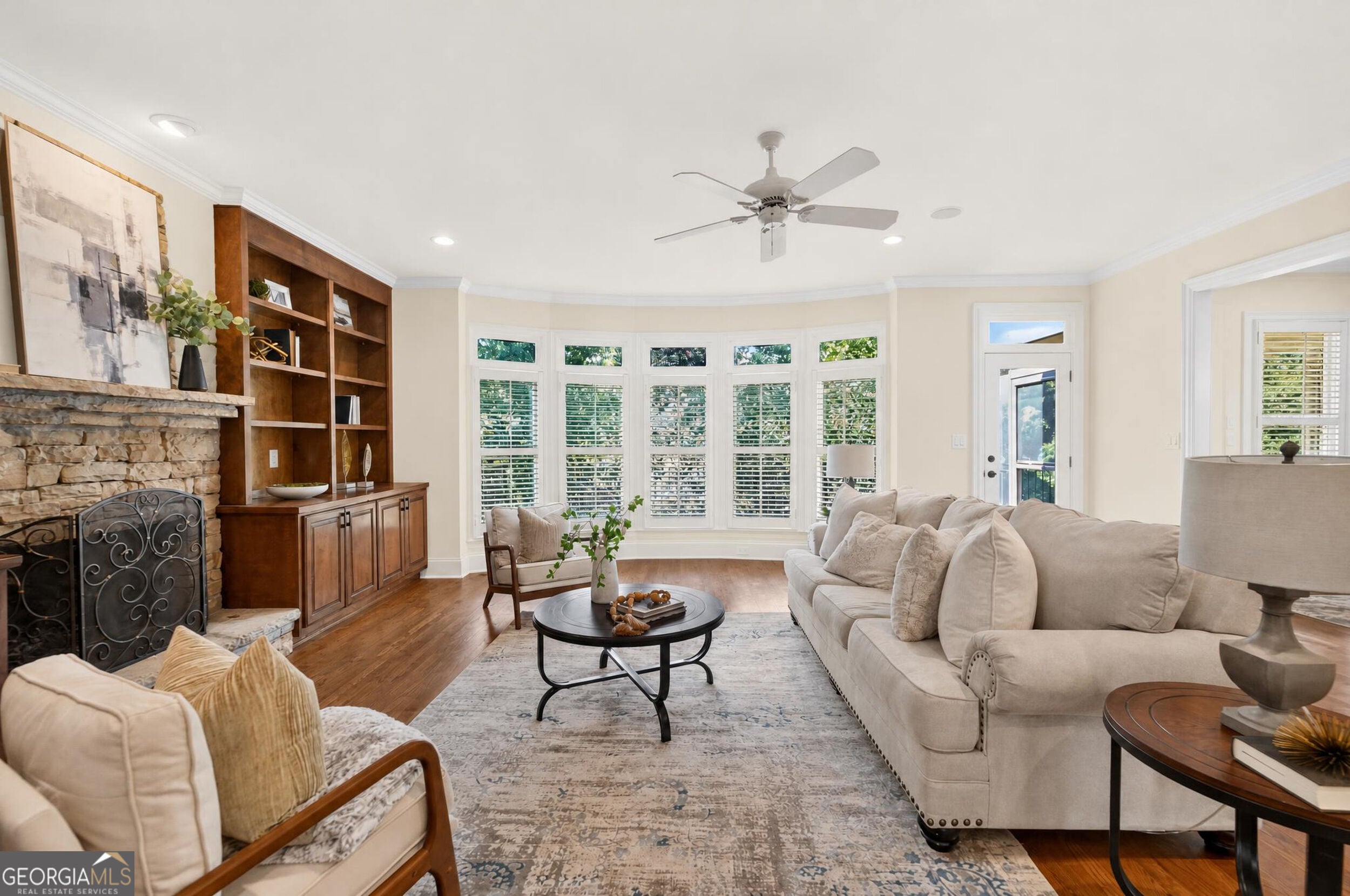 1213 Edenham LN